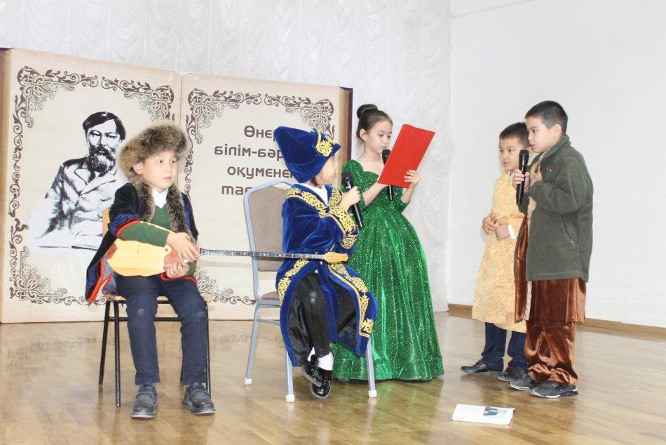 Мектебімізде Ыбырай Алтынсариннің туылған күніне орай "Ұстаз салған сара жол" атты байқау өтті.
