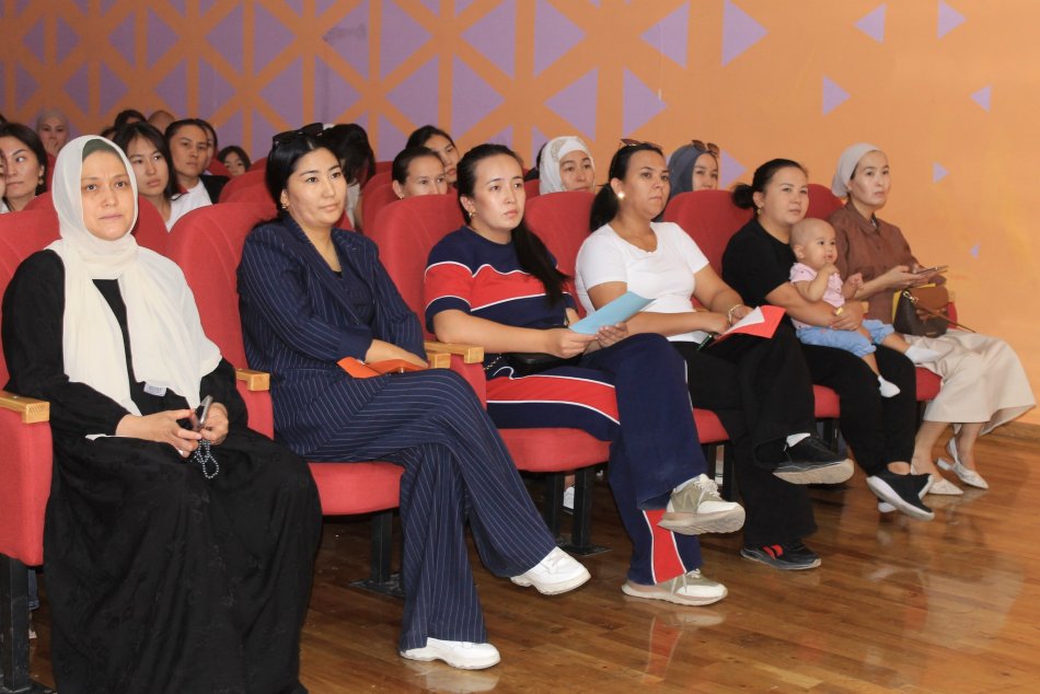 1 сынып ата-аналарына баланың мектепке бейімделуінің психологиялық ерекшеліктері түсіндірілді.